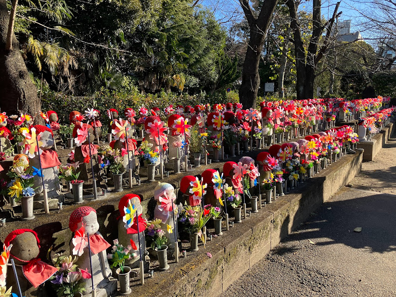 Rows of Jizo statues