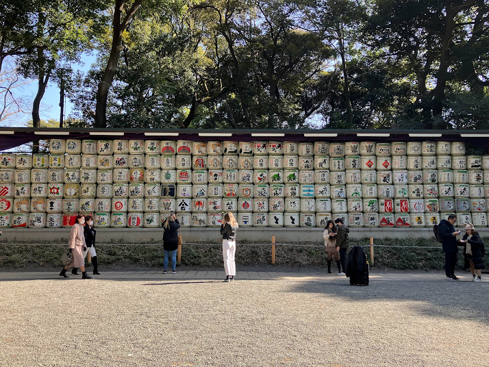 Sake barrels