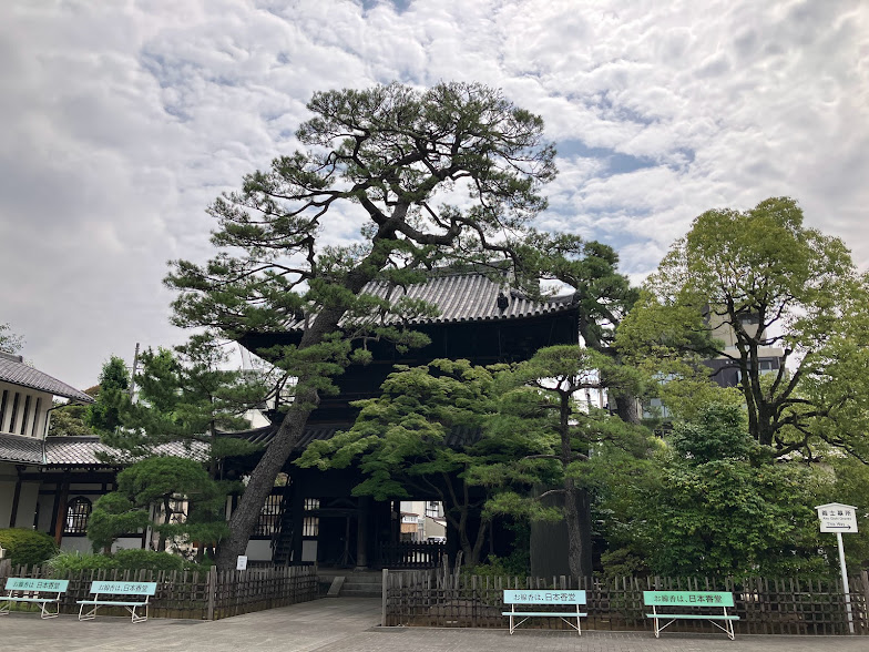 Sengaku-ji gate from inside