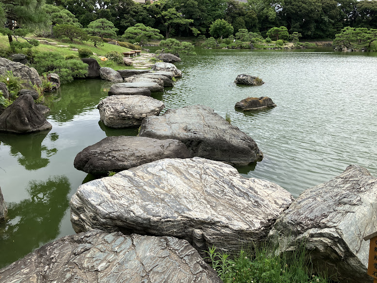 kiyosumi garden stepping stones