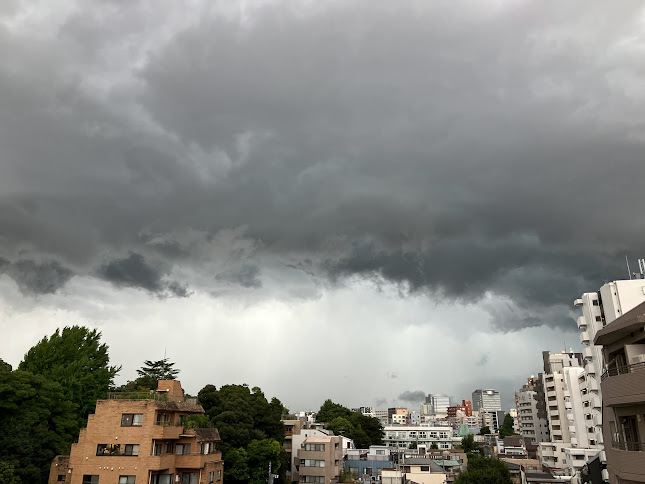 thunder clouds in tokyo